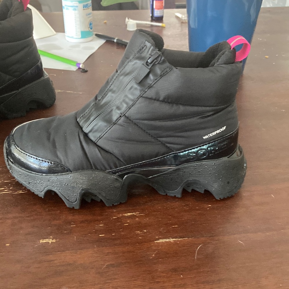 Size 5 Waterproof SOREL walking shoes. Only worn once.